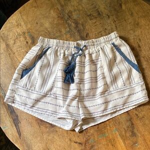 Hem & Thread Cream and Blue Cargo Shorts Relaxed Fit